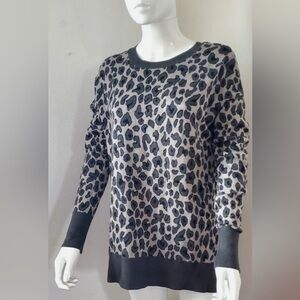 Isaac Mizrahi New York
Lounge Leopard Print Gray Sweater